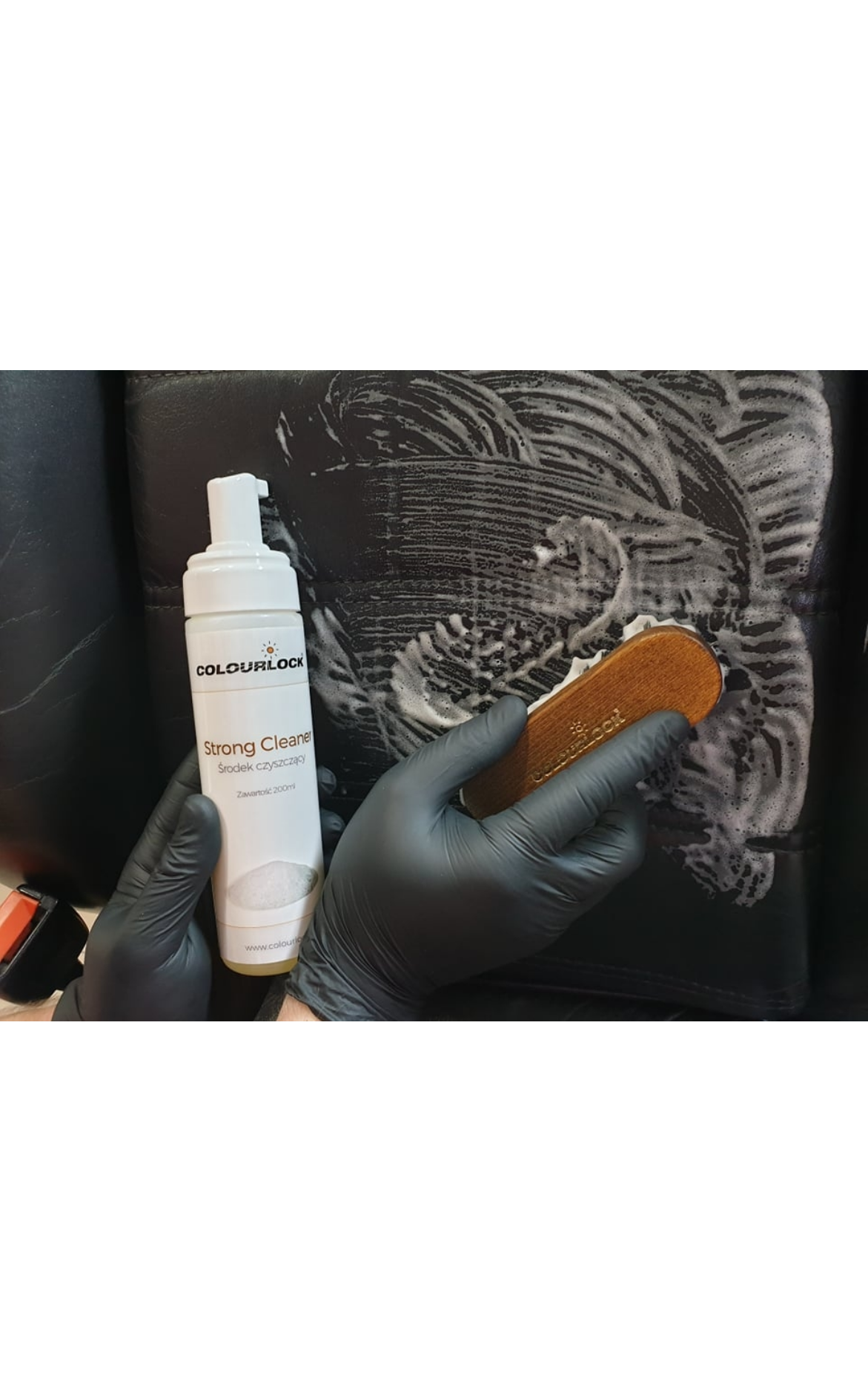 Colourlock Strong rinkinys senesnei odai – odinių automobilių salonų ir baldų intensyvaus valymo bei priežiūros rinkinys 2 Colourlock Strong rinkinys senesnei odai – odinių automobilių salonų ir baldų intensyvaus valymo bei priežiūros rinkinys 2